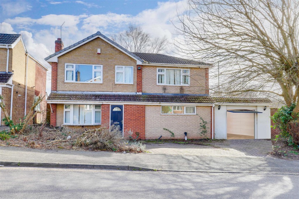 Pine Hill Close, Rise Park, Nottinghamshire, NG5 9DA