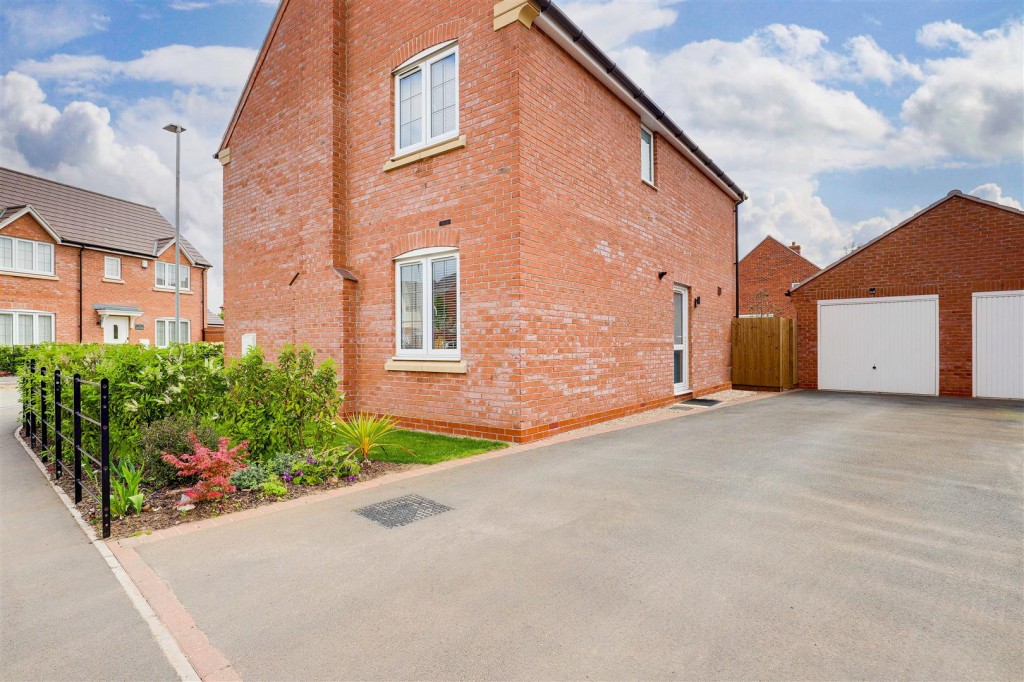 Kingcup Gardens, Ruddington, Nottinghamshire, NG11 6SD