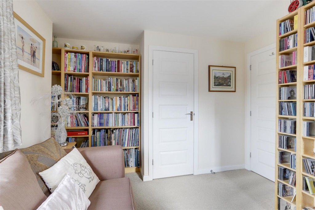 Mandeville Close, Hucknall, Nottinghamshire, NG15 8HQ