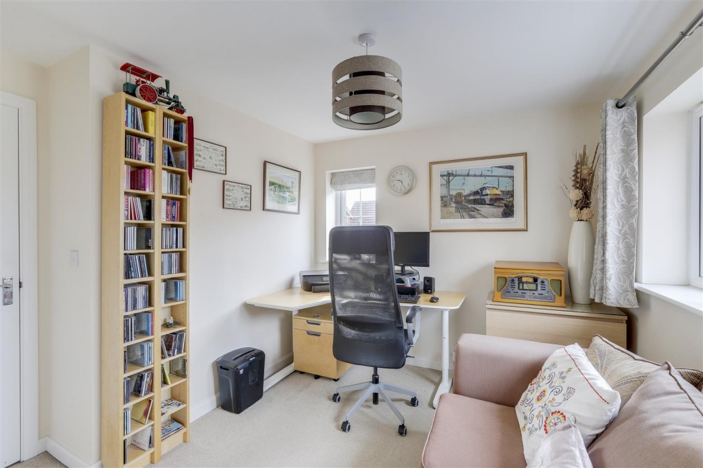 Mandeville Close, Hucknall, Nottinghamshire, NG15 8HQ