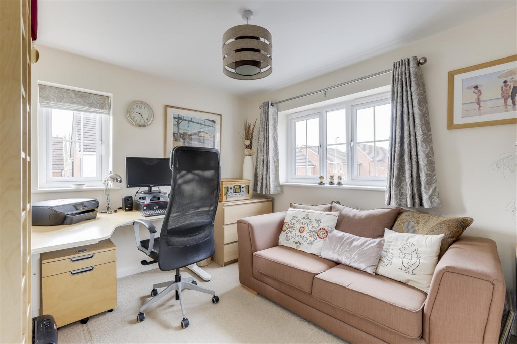 Mandeville Close, Hucknall, Nottinghamshire, NG15 8HQ