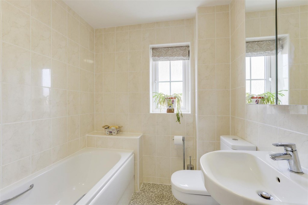 Mandeville Close, Hucknall, Nottinghamshire, NG15 8HQ