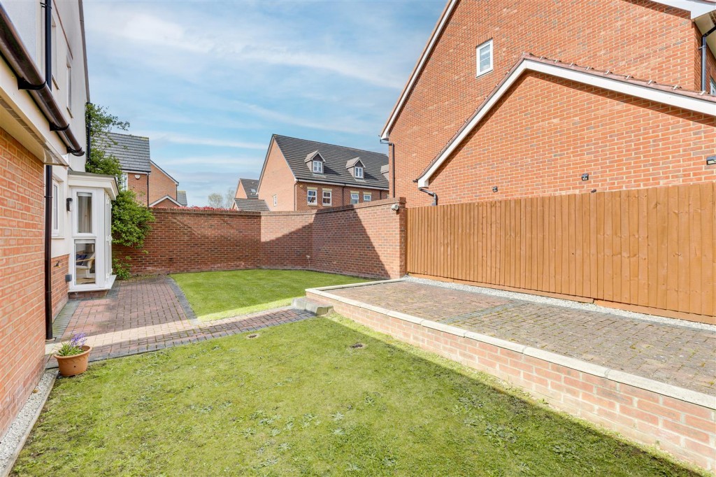 Mandeville Close, Hucknall, Nottinghamshire, NG15 8HQ