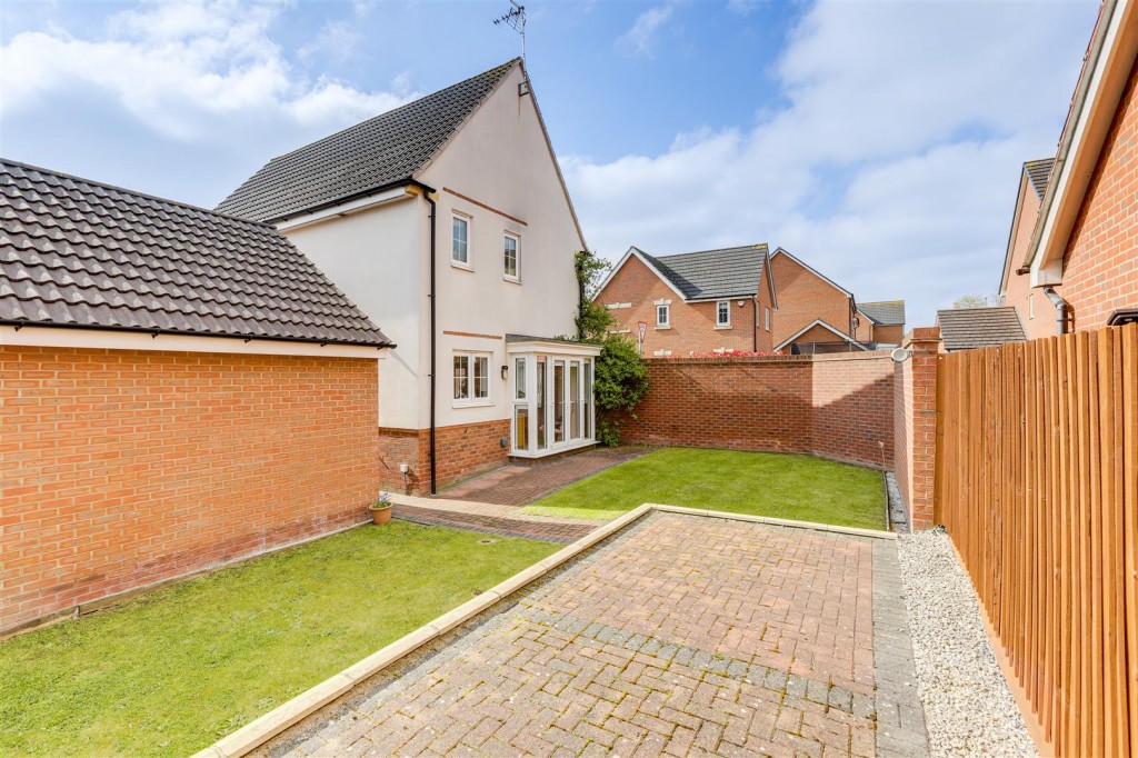 Mandeville Close, Hucknall, Nottinghamshire, NG15 8HQ