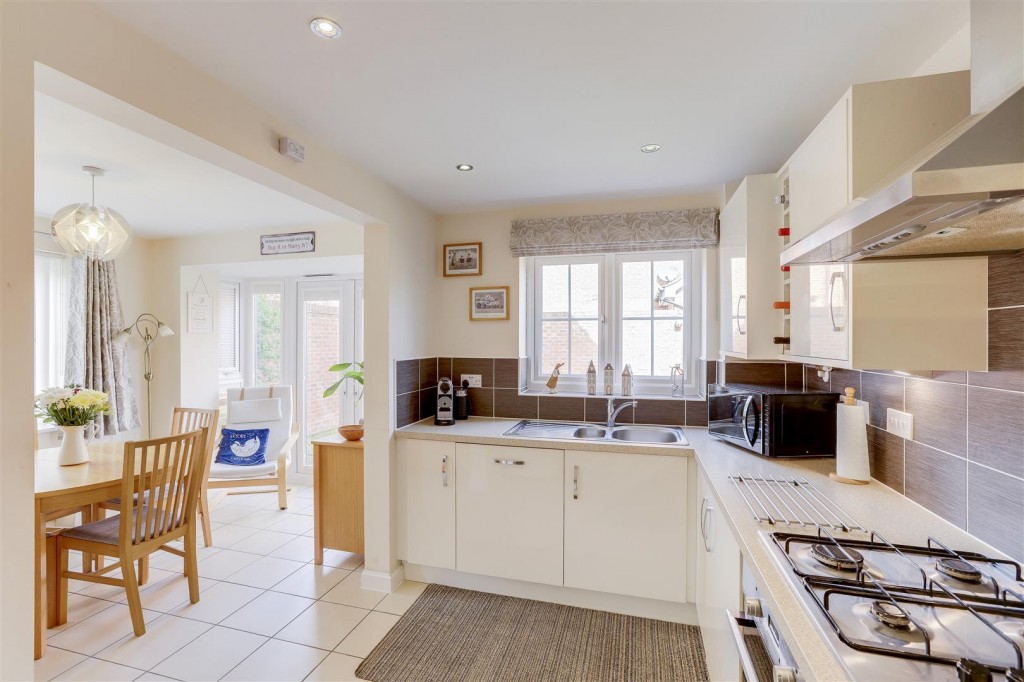 Mandeville Close, Hucknall, Nottinghamshire, NG15 8HQ