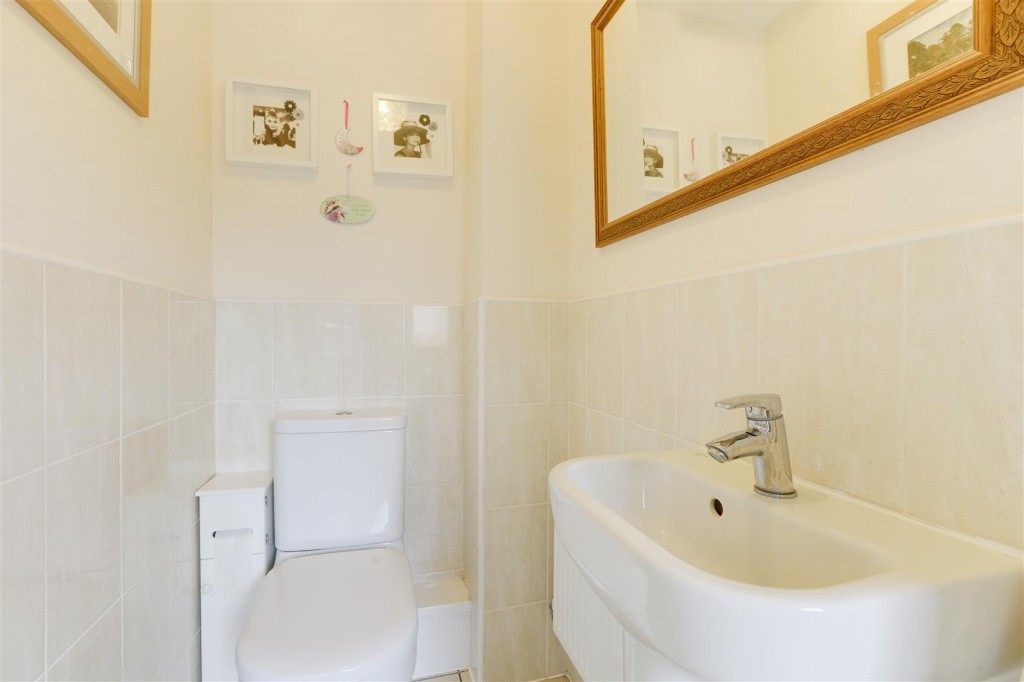 Mandeville Close, Hucknall, Nottinghamshire, NG15 8HQ