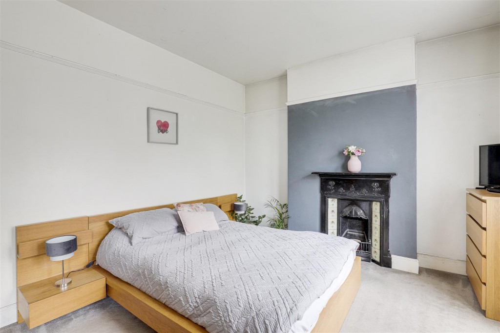 Burton Road, Carlton, Nottinghamshire, NG4 3DH