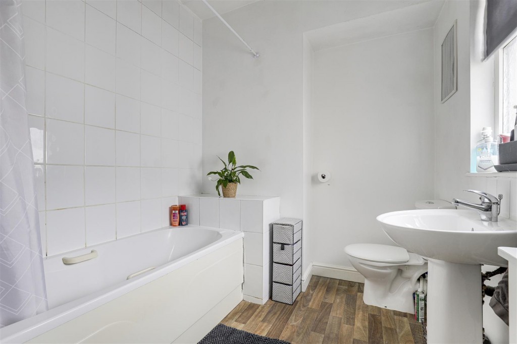 Burton Road, Carlton, Nottinghamshire, NG4 3DH