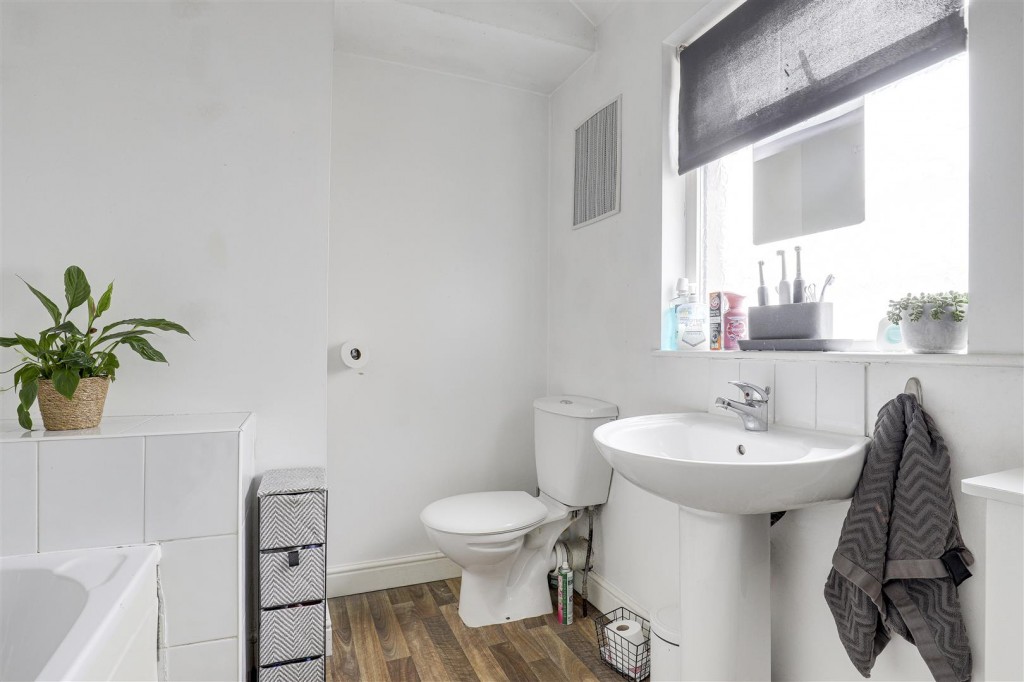 Burton Road, Carlton, Nottinghamshire, NG4 3DH
