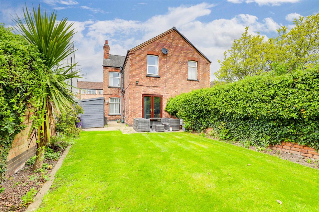 Burton Road, Carlton, Nottinghamshire, NG4 3DH
