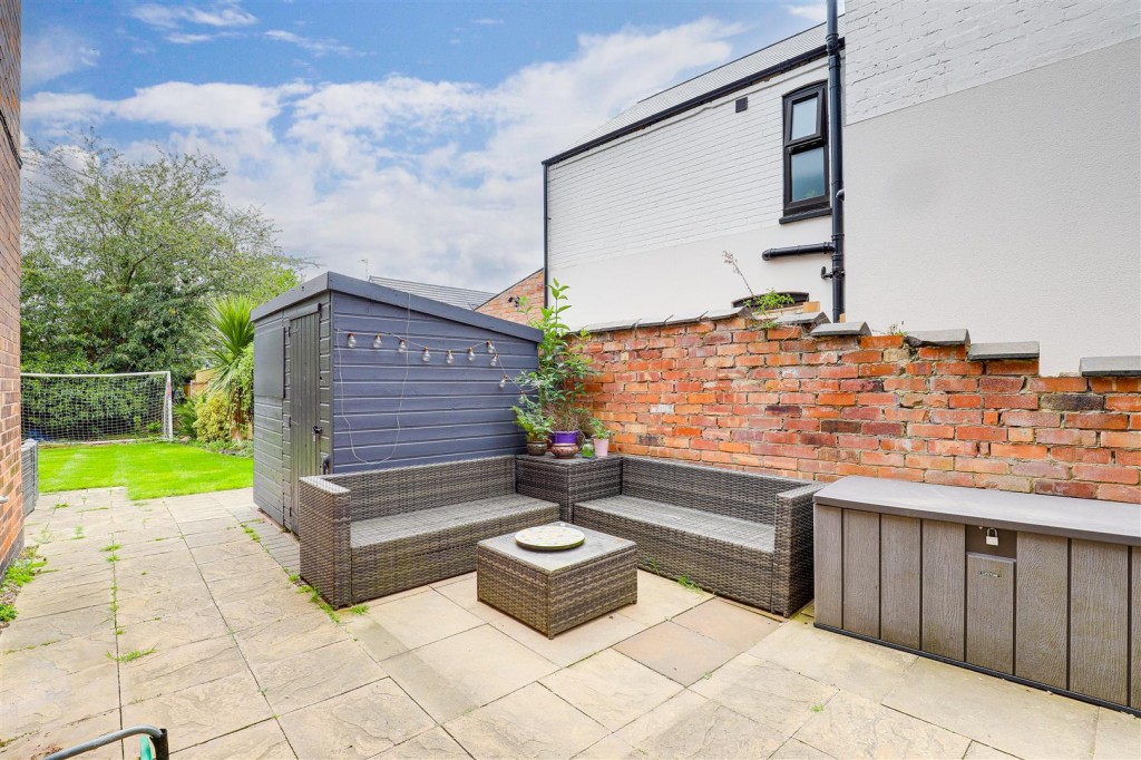 Burton Road, Carlton, Nottinghamshire, NG4 3DH