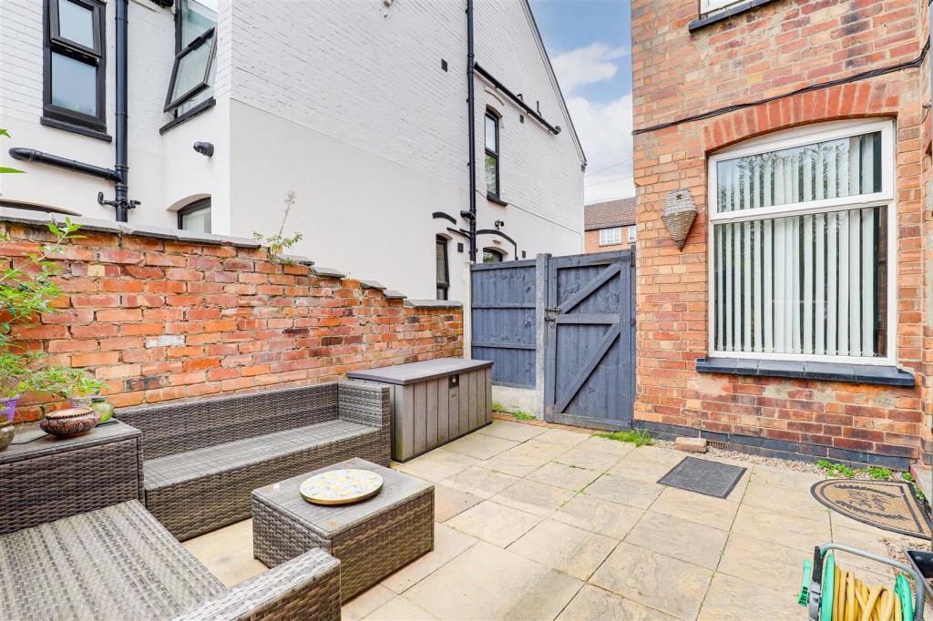 Burton Road, Carlton, Nottinghamshire, NG4 3DH