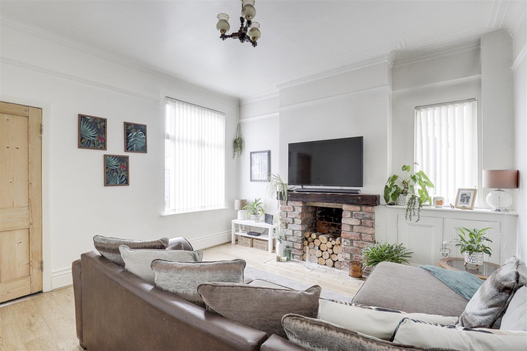 Burton Road, Carlton, Nottinghamshire, NG4 3DH