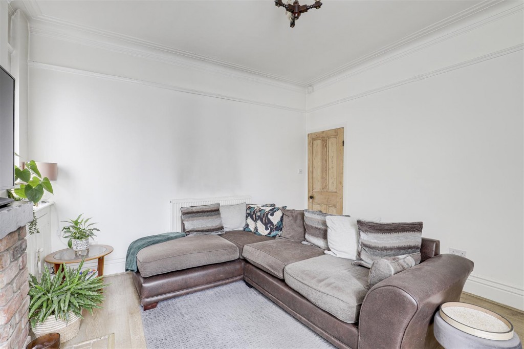 Burton Road, Carlton, Nottinghamshire, NG4 3DH