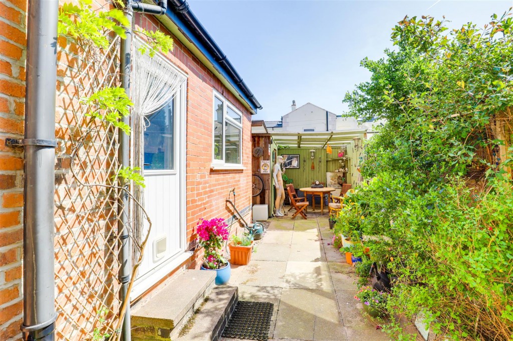 Wiverton Road, Forest Fields, Nottinghamshire, NG7 6NQ