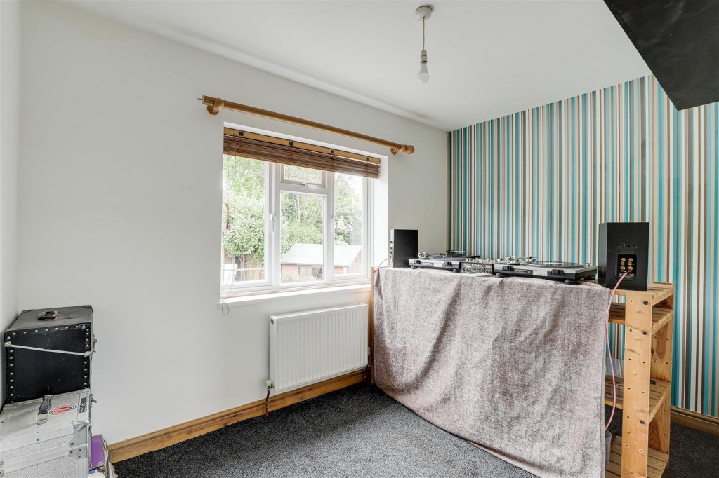 Fraser Crescent, Carlton, Nottinghamshire, NG4 1NL