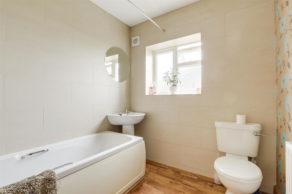 Fraser Crescent, Carlton, Nottinghamshire, NG4 1NL