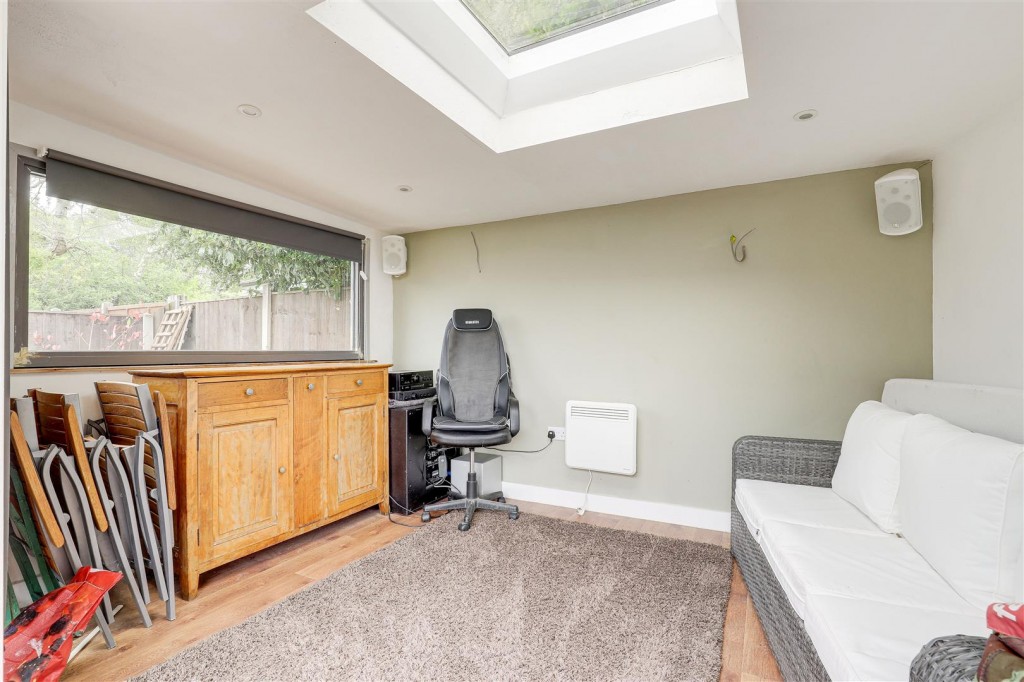 Fraser Crescent, Carlton, Nottinghamshire, NG4 1NL