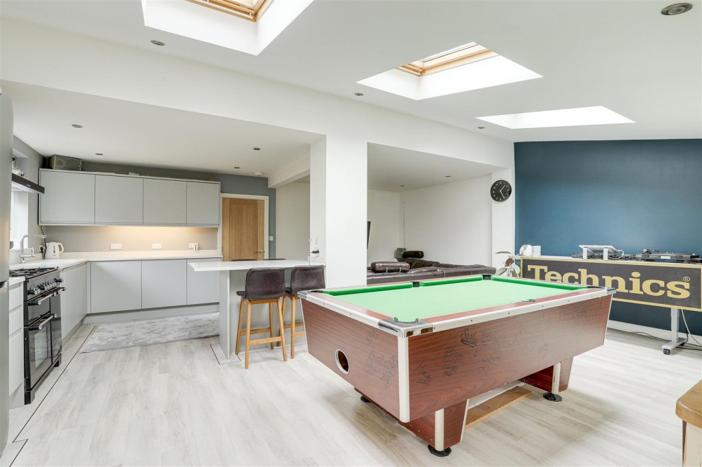 Fraser Crescent, Carlton, Nottinghamshire, NG4 1NL