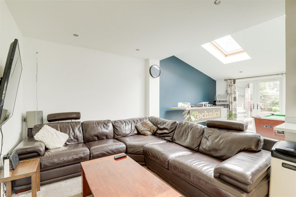 Fraser Crescent, Carlton, Nottinghamshire, NG4 1NL
