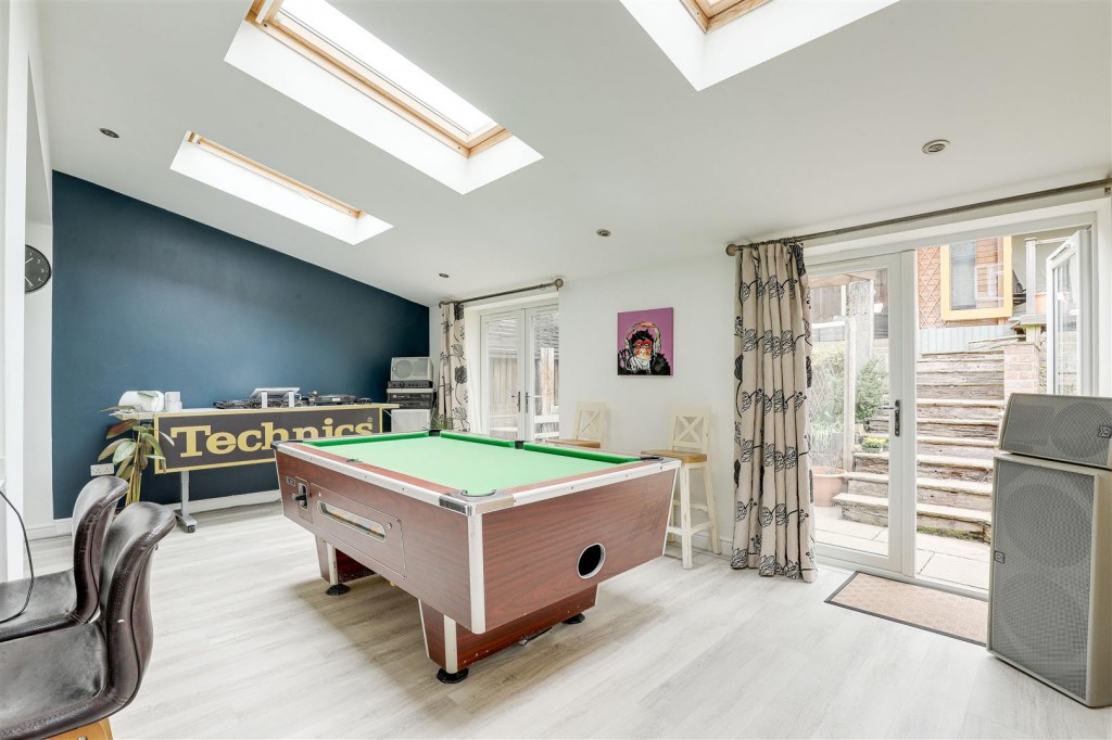 Fraser Crescent, Carlton, Nottinghamshire, NG4 1NL