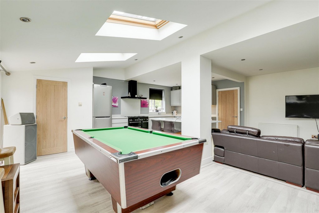 Fraser Crescent, Carlton, Nottinghamshire, NG4 1NL