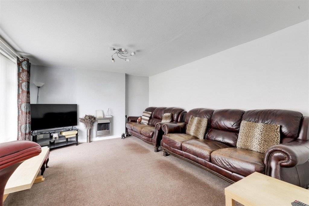 Bracadale Road, Rise Park, Nottinghamshire, NG5 5EF
