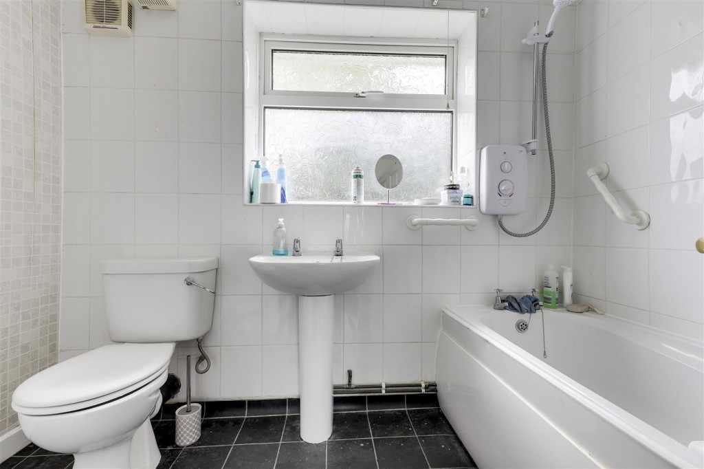 Bracadale Road, Rise Park, Nottinghamshire, NG5 5EF