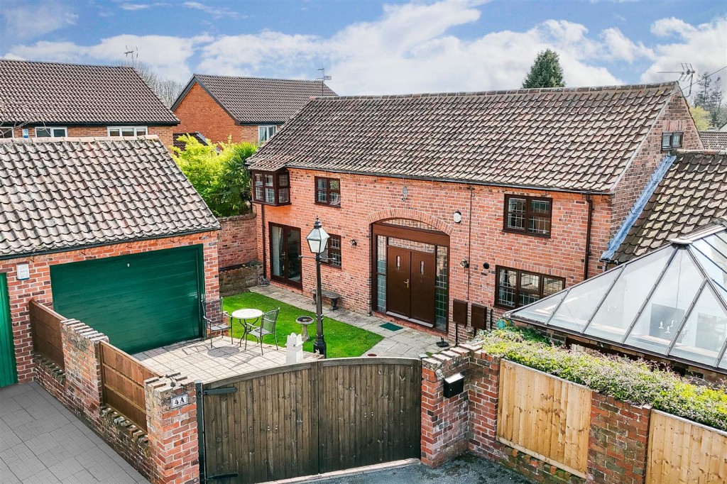 Willow Lane, Gedling, Nottinghamshire, NG4 4BJ