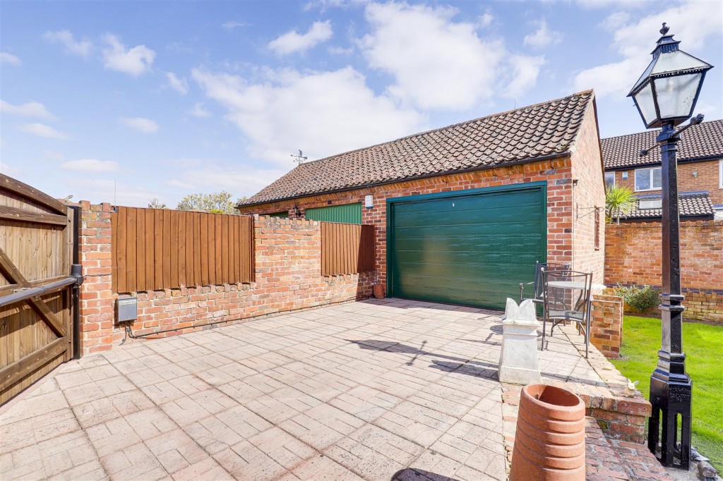 Willow Lane, Gedling, Nottinghamshire, NG4 4BJ