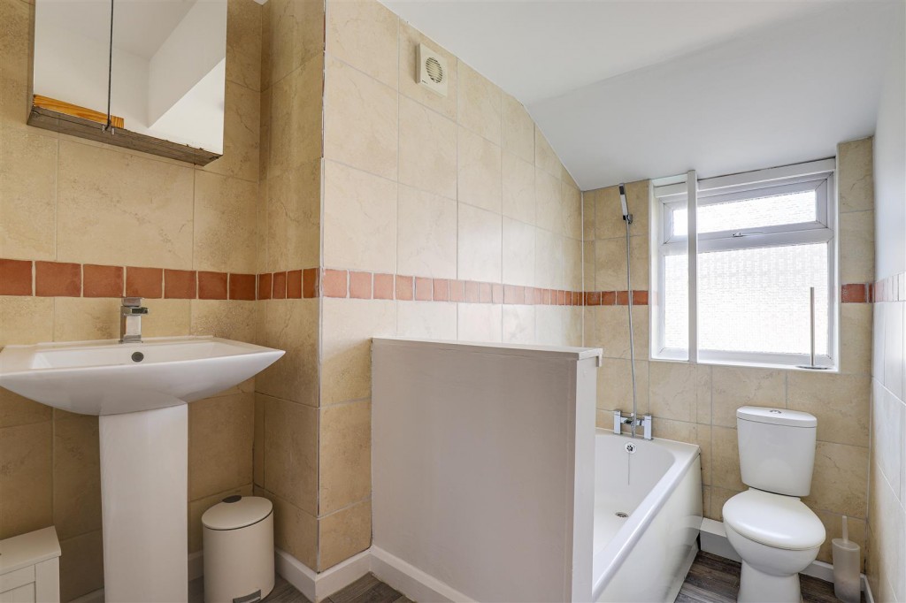 Chelmsford Road, Basford, Nottinghamshire, NG7 7EJ