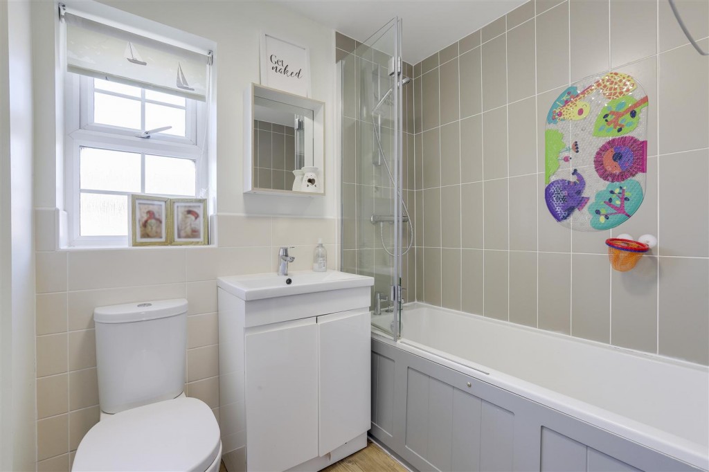 Kenbrook Road, Hucknall, Nottinghamshire, NG15 8HZ
