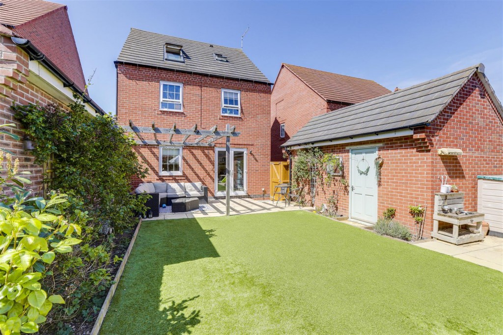 Kenbrook Road, Hucknall, Nottinghamshire, NG15 8HZ