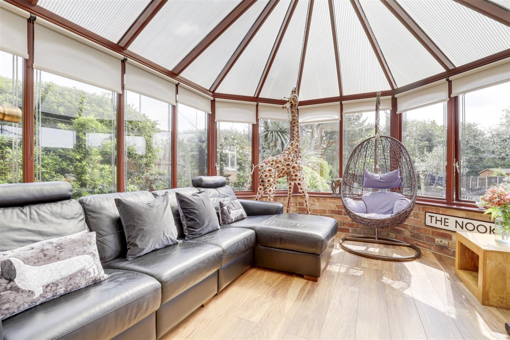 Plains Road, Mapperley, Nottinghamshire, NG 3 5LE