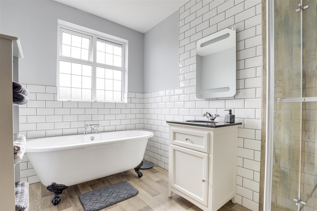 Plains Road, Mapperley, Nottinghamshire, NG 3 5LE