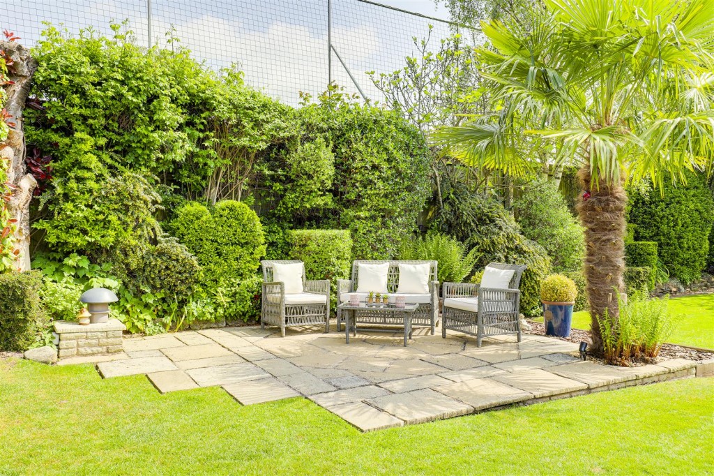 Plains Road, Mapperley, Nottinghamshire, NG 3 5LE
