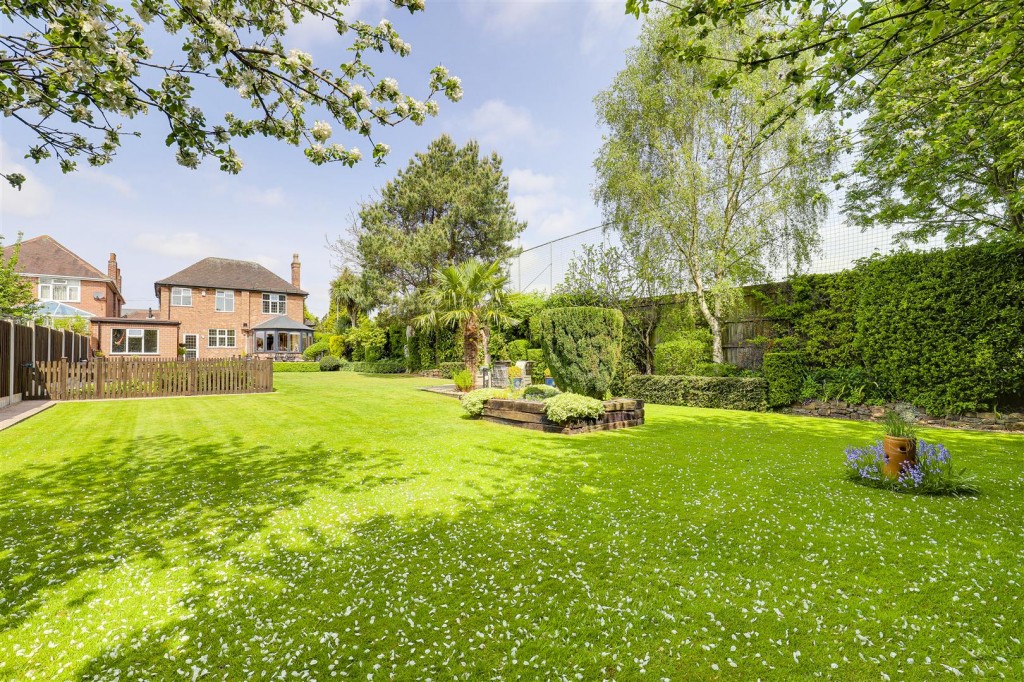 Plains Road, Mapperley, Nottinghamshire, NG 3 5LE