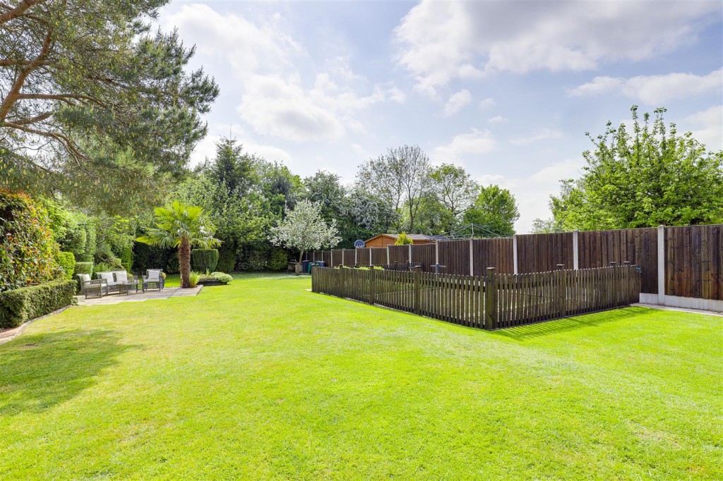 Plains Road, Mapperley, Nottinghamshire, NG 3 5LE