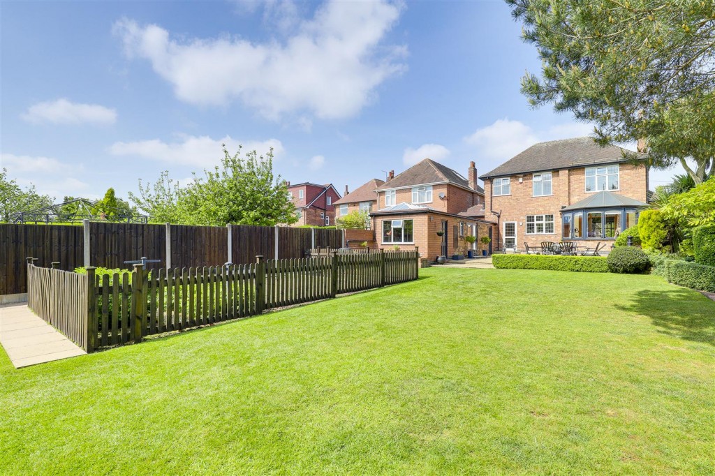 Plains Road, Mapperley, Nottinghamshire, NG 3 5LE