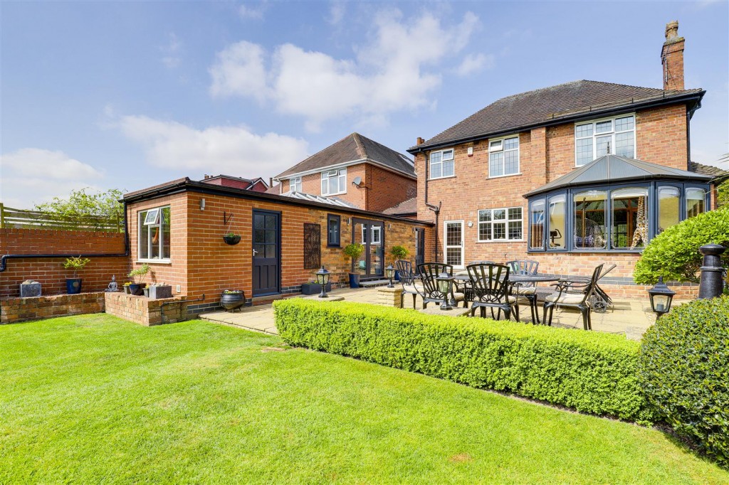 Plains Road, Mapperley, Nottinghamshire, NG 3 5LE