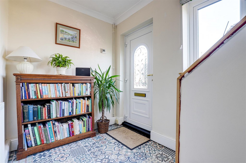 Cromwell Crescent, Lambley, Nottinghamshire, NG4 4PJ