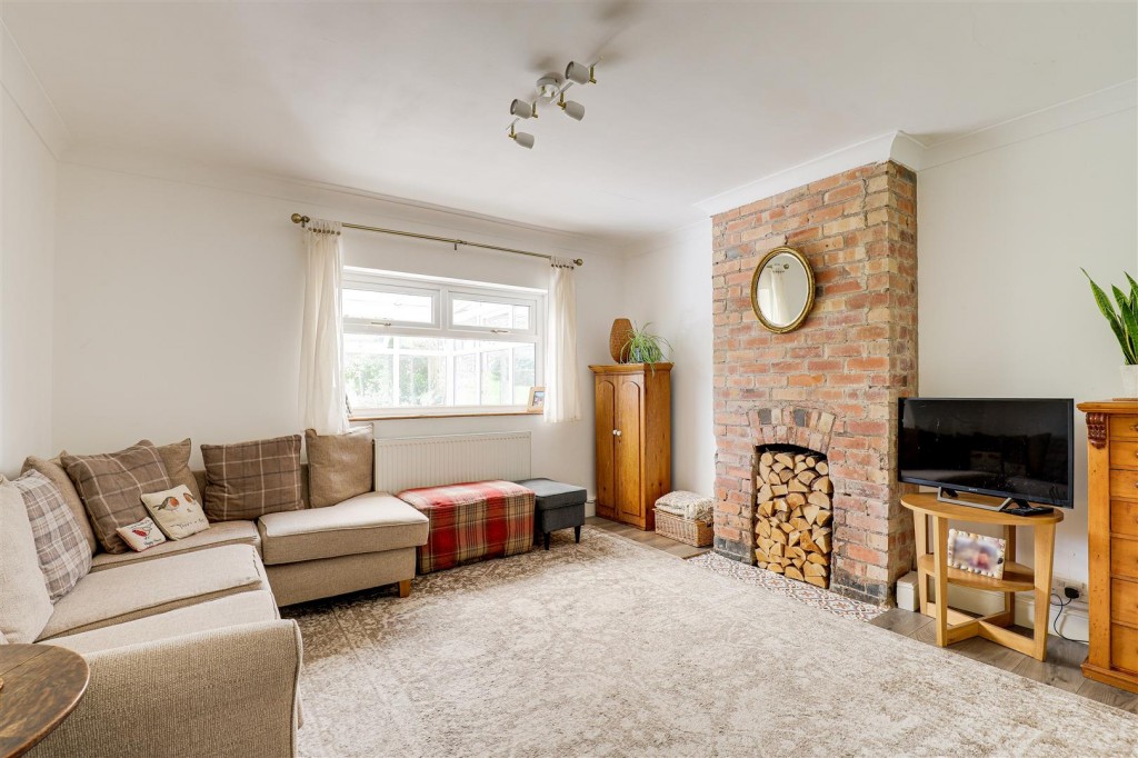 Cromwell Crescent, Lambley, Nottinghamshire, NG4 4PJ