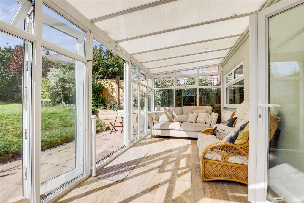 Cromwell Crescent, Lambley, Nottinghamshire, NG4 4PJ