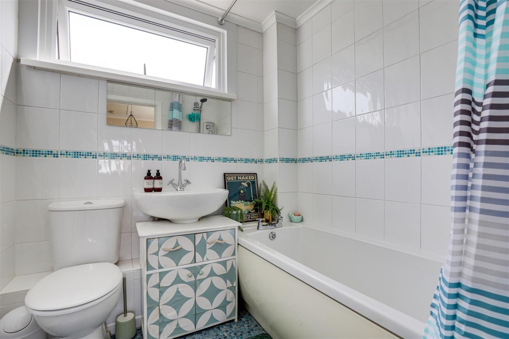 Darlton Drive, Arnold, Nottinghamshire, NG5 7LX