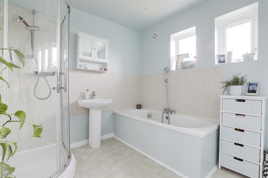 Rossell Drive, Stapleford, Nottinghamshire, NG9 7EG