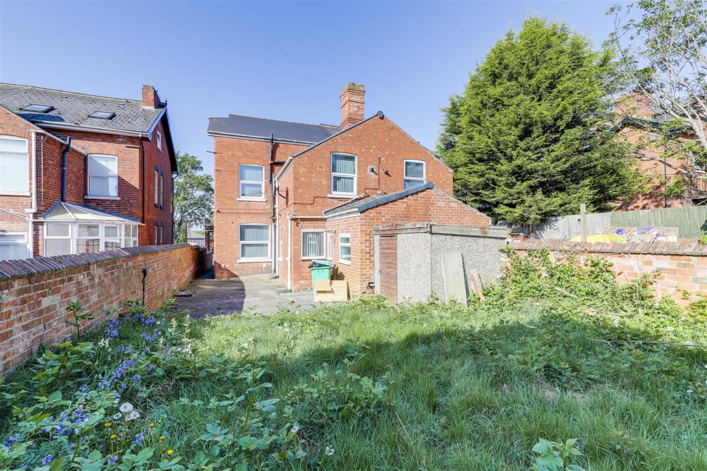 Highbury Road, Bulwell, Nottinghamshire, NG6 9FE