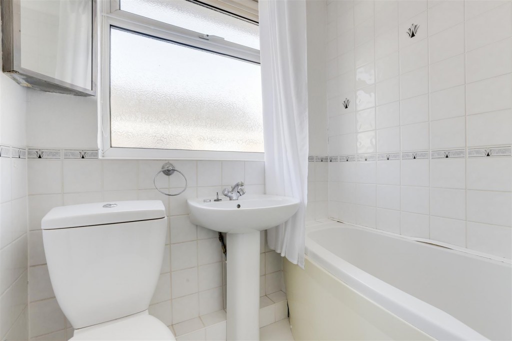 Vicarage Avenue, Ilkeston, Derbyshire, DE7 8QN