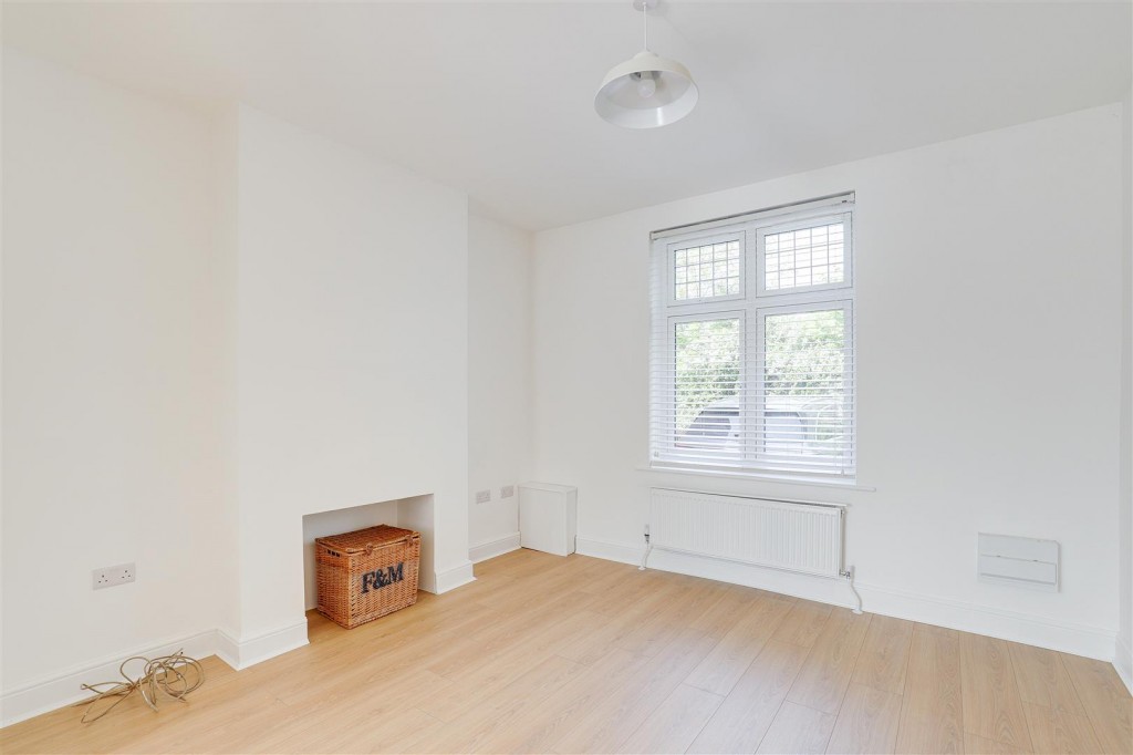 Cherry Close, Arnold, Nottinghamshire, NG5 8GS