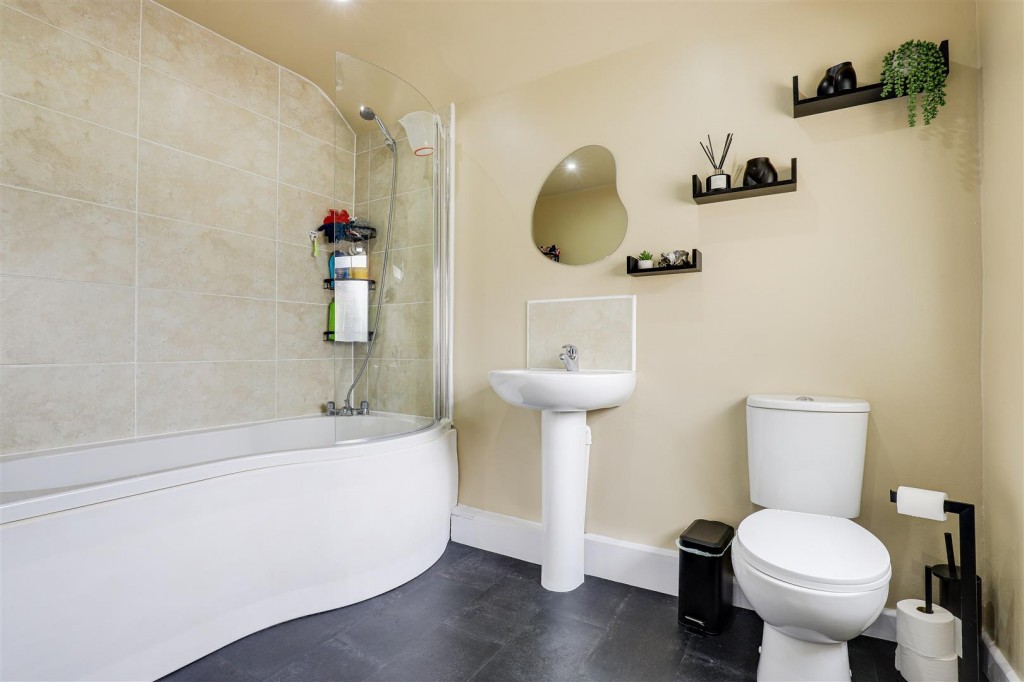 Windmill Grove, Hucknall, Nottinghamshire, NG15 7GJ