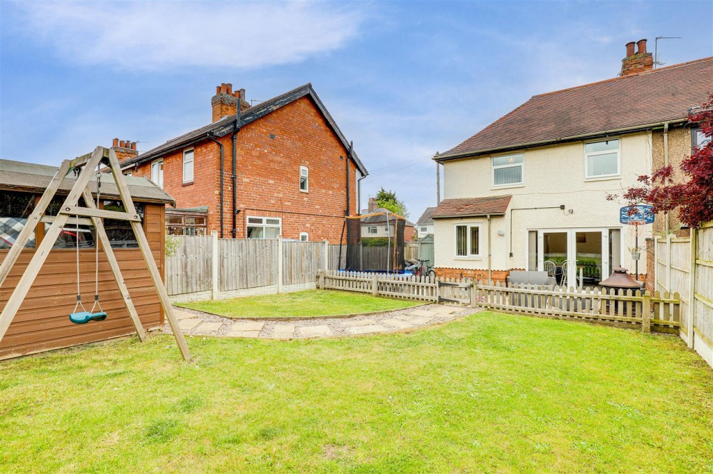 Windmill Grove, Hucknall, Nottinghamshire, NG15 7GJ